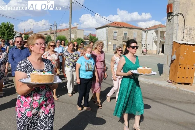 Día de las Madrinas en Encinasola de los Comendadores con La Corrobla y subasta de roscas / CORRAL
