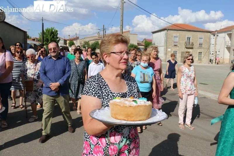Día de las Madrinas en Encinasola de los Comendadores con La Corrobla y subasta de roscas / CORRAL