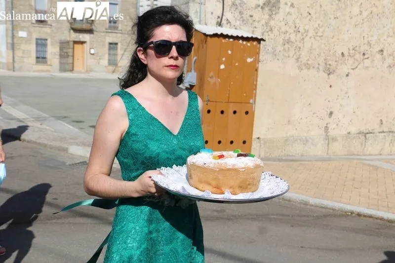 Día de las Madrinas en Encinasola de los Comendadores con La Corrobla y subasta de roscas / CORRAL