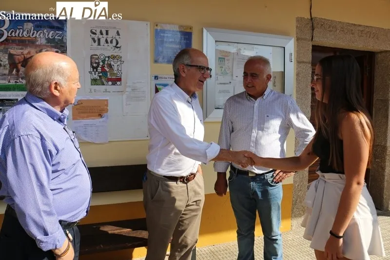 Javier Iglesias junto al alcalde de Bañobárez, José María REgalado, el diputado de Dportes, Jesús María Ortiz, y la técnico municipal Diana Manzano 