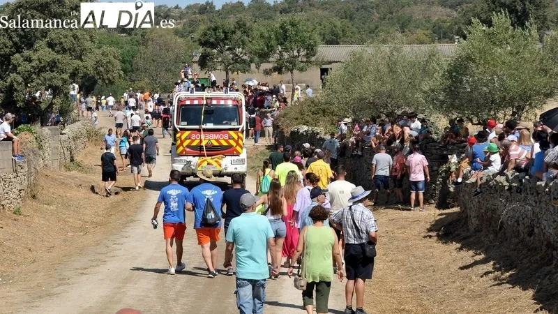 Foto 9 - Novillos y caballos vuelven a las calles de Lumbrales en el primer encierro de las fiestas del 2022
