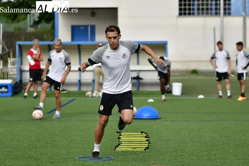 Primera sesión de entrenamiento con el Salamanca UDS del nuevo delantero brasileño, Joel Salvi Costa