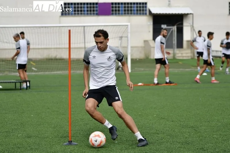 Primera sesión de entrenamiento con el Salamanca UDS del nuevo delantero brasileño, Joel Salvi Costa