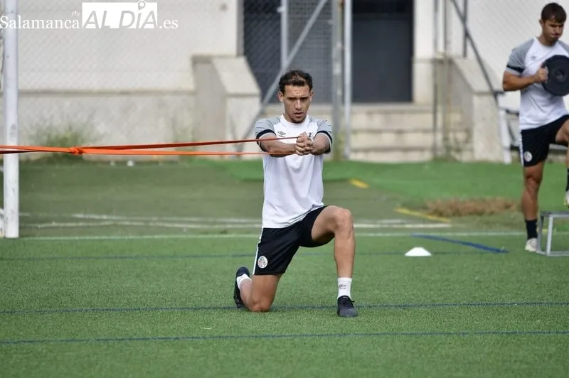 Primera sesión de entrenamiento con el Salamanca UDS del nuevo delantero brasileño, Joel Salvi Costa