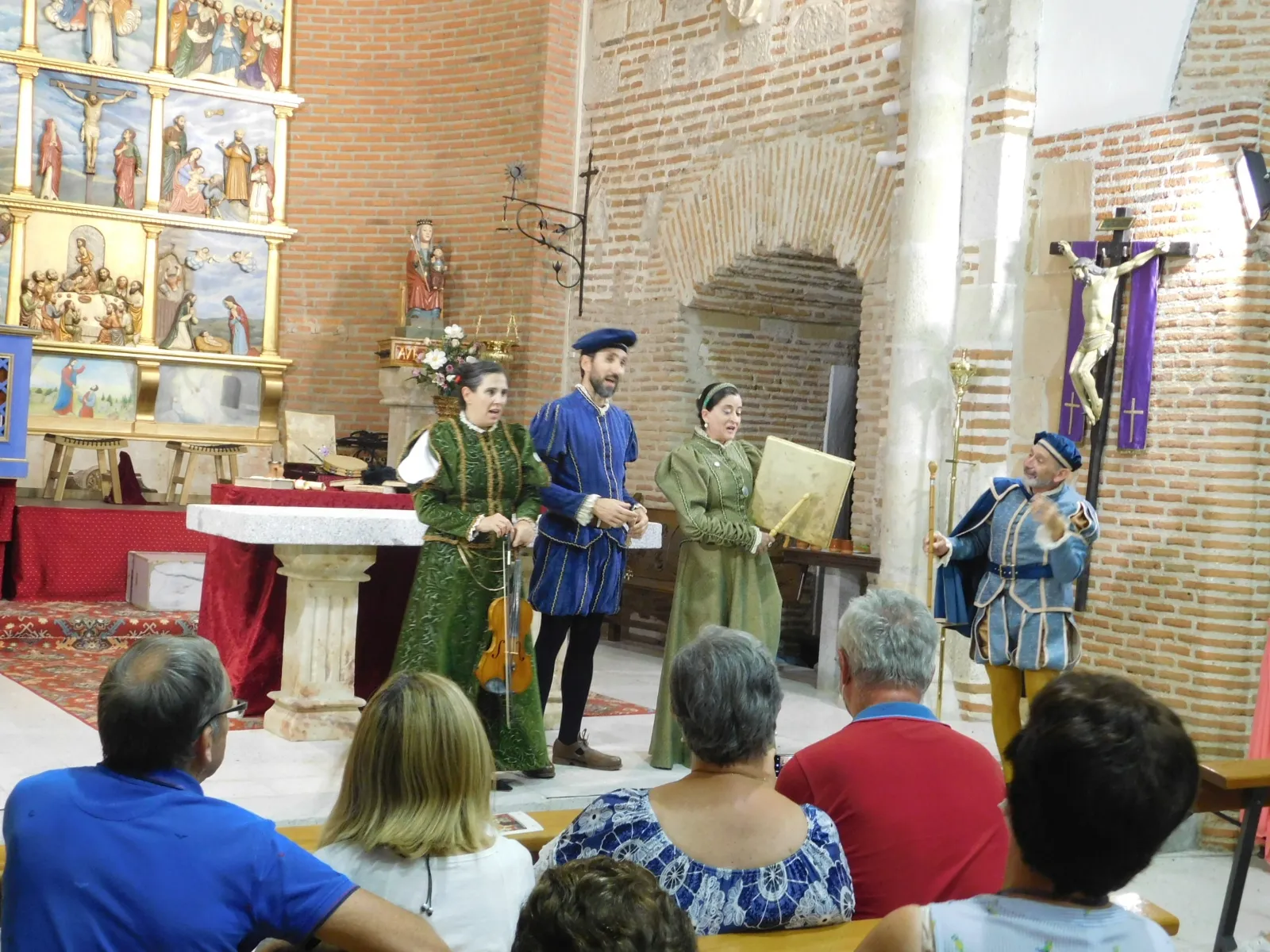 'Buscando a Nebrija' conquistaba al público de Paradinas de San Juan 