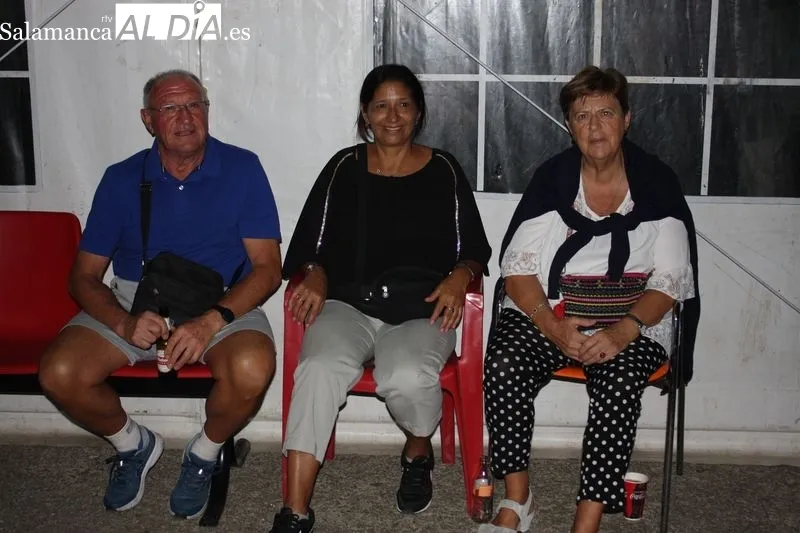 En Ahigal de Villarino iniciaban sus fiestas con una parrillada