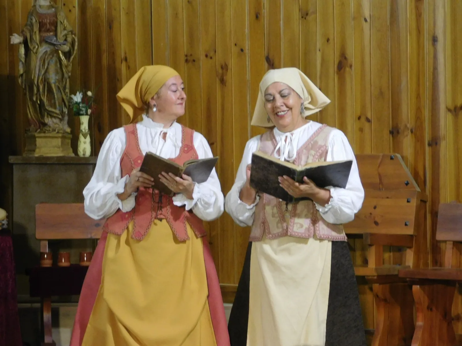 Poveda de las Cintas disfrutaba con la obra teatral 'Buscando a Nebrija'
