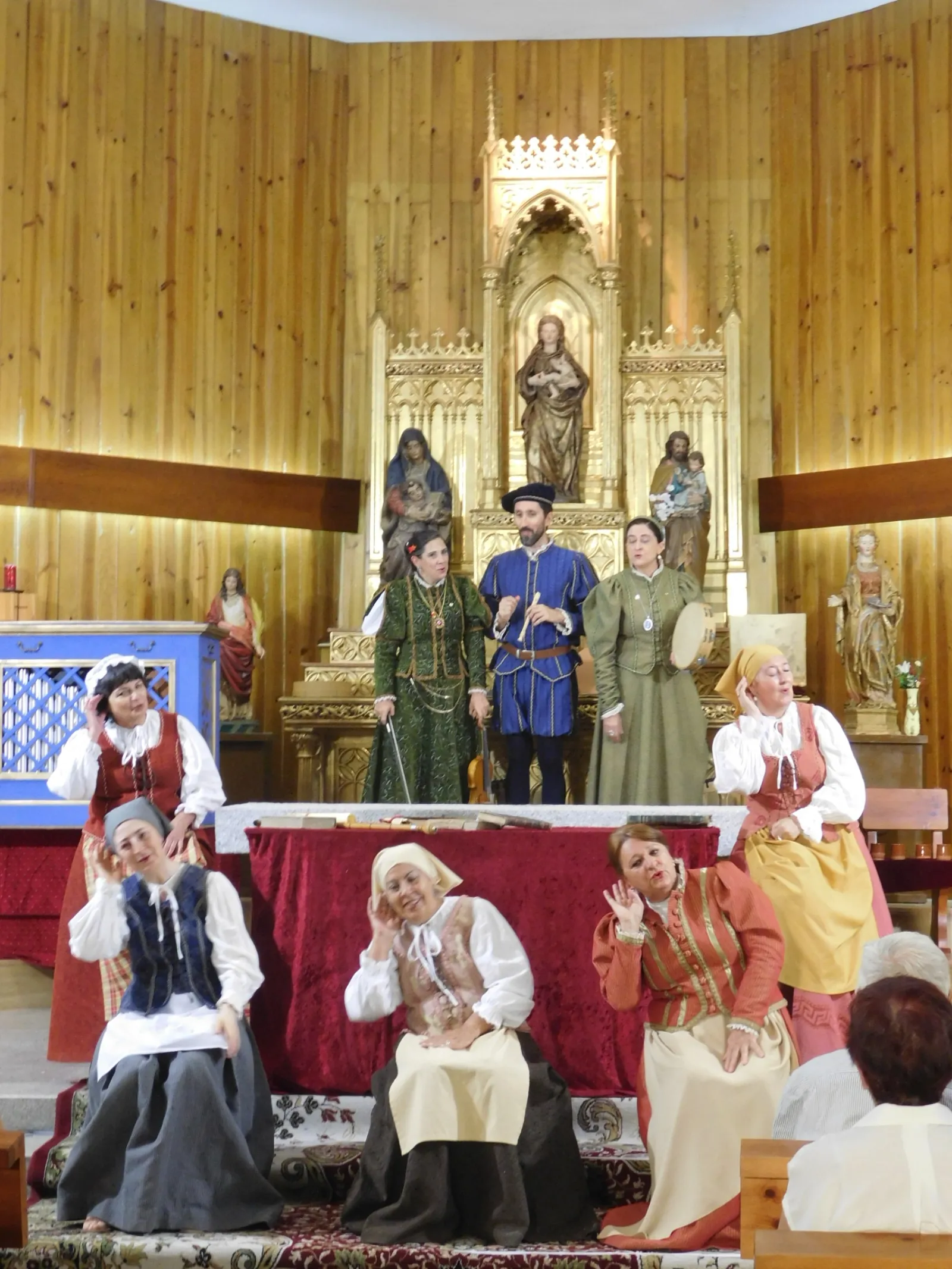 Poveda de las Cintas disfrutaba con la obra teatral 'Buscando a Nebrija'