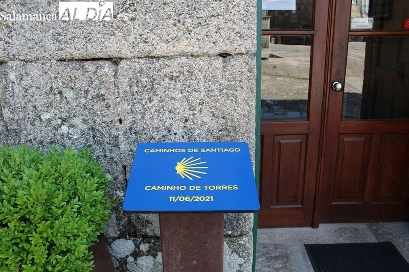 Placa indicativa del Camino de Torres en Nª Sª da Lapa | Foto: MARTÍN-GARAY