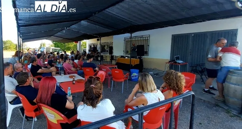 La presentación tenía lugar en la terraza del bar El Cortijo de El Cubo de Don Sancho
