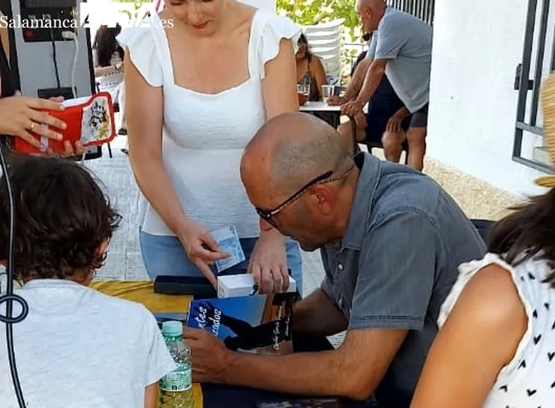 La presentación tenía lugar en la terraza del bar El Cortijo de El Cubo de Don Sancho