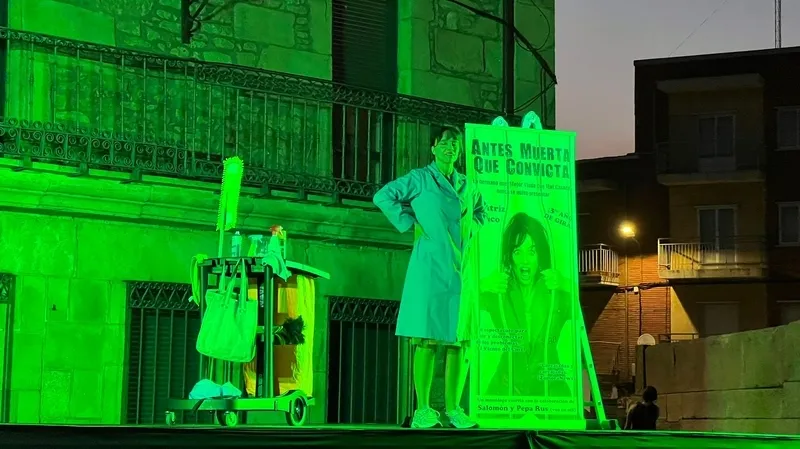 Beatriz Rico logró las carcajadas del público en Vitigudino con su monólogo 'Antes muerta que convicta' 