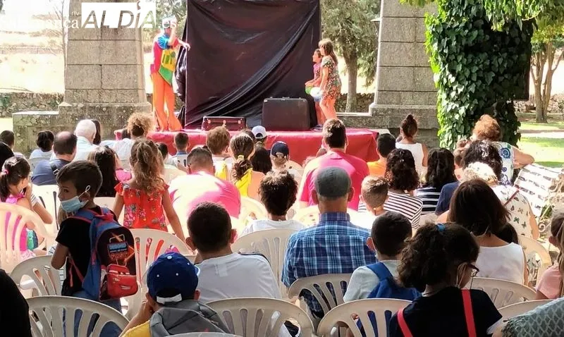 Los más pequeños han tenido dedicado este miércoles casi en exclusiva con un parque de hinchables y los payasos de Risolandia 