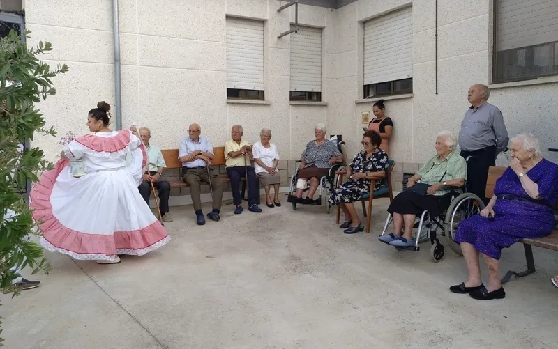 Homenaje a los mayores y malabares para los niños en Bañobárez