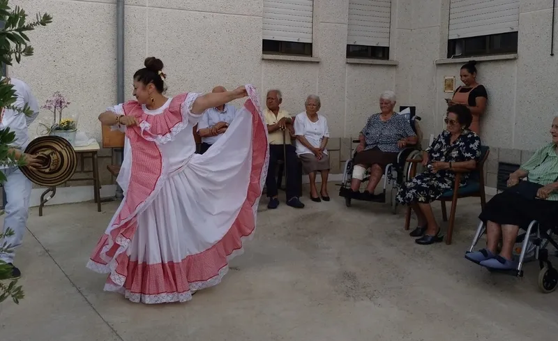 Homenaje a los mayores y malabares para los niños en Bañobárez