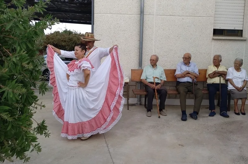 Homenaje a los mayores y malabares para los niños en Bañobárez