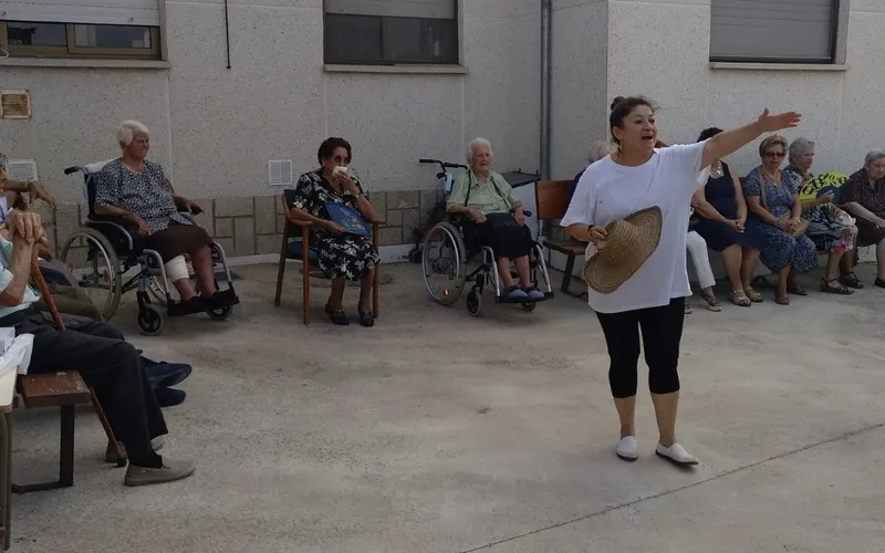 Homenaje a los mayores y malabares para los niños en Bañobárez