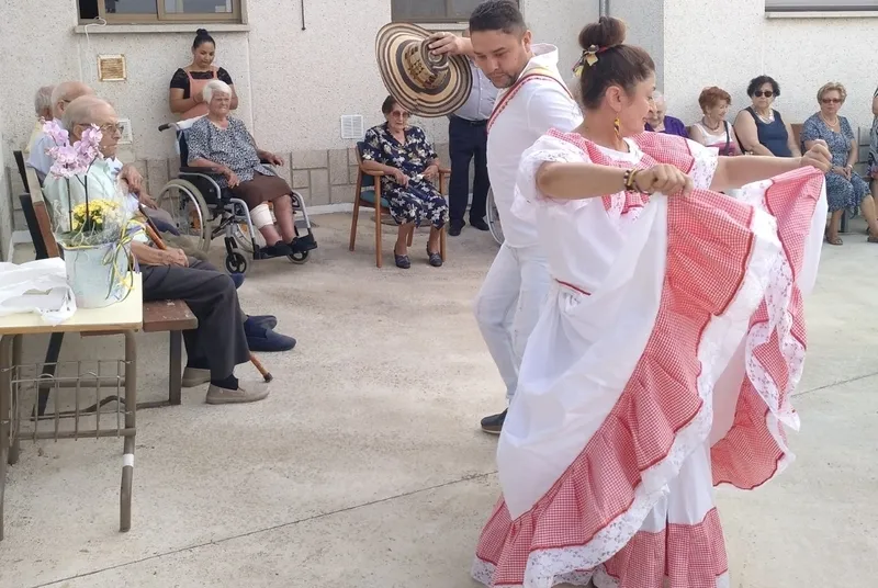 Homenaje a los mayores y malabares para los niños en Bañobárez