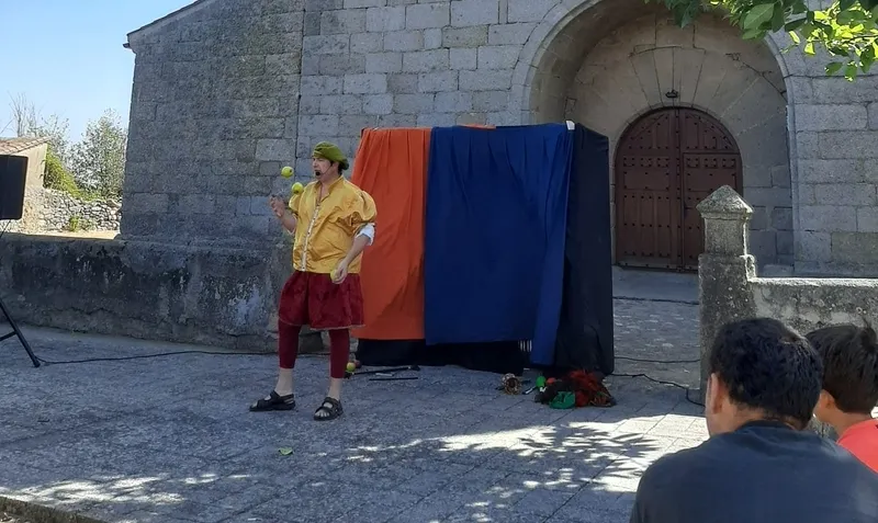 Homenaje a los mayores y malabares para los niños en Bañobárez