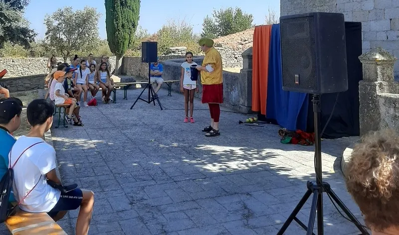 Homenaje a los mayores y malabares para los niños en Bañobárez