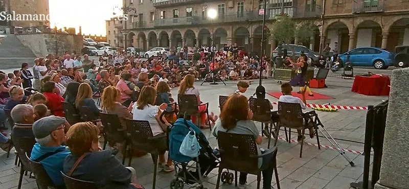 Foto 7 - El circo sale a pista en la Plaza de Mayor de B&eacute;jar