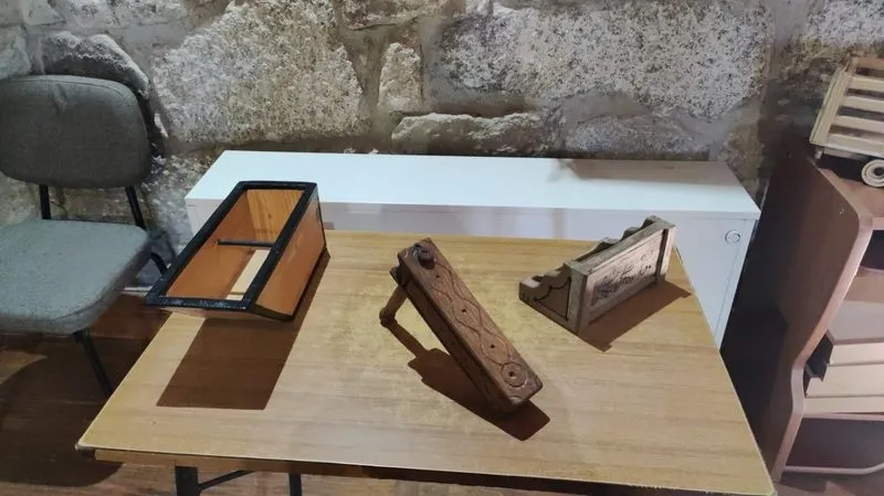 Parte de la obra de arte realizada por Lisardo Calvo y que se expone en el castillo de El Cubo de Don Sancho