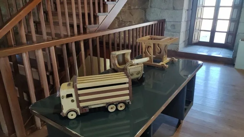 Parte de la obra de arte realizada por Lisardo Calvo y que se expone en el castillo de El Cubo de Don Sancho