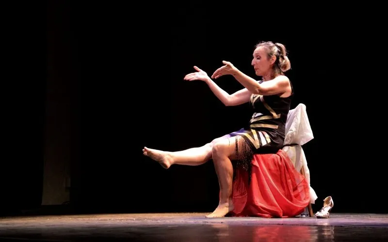 Raquel Sevillano en la interpretación de 'Por un puto zapato', del dramaturgo salmantino Roberto García Encinas