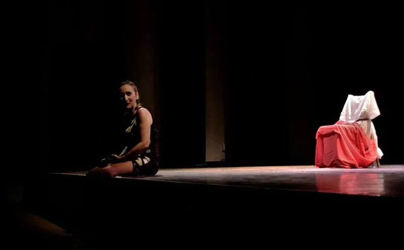 Raquel Sevillano en la interpretación de 'Por un puto zapato', del dramaturgo salmantino Roberto García Encinas