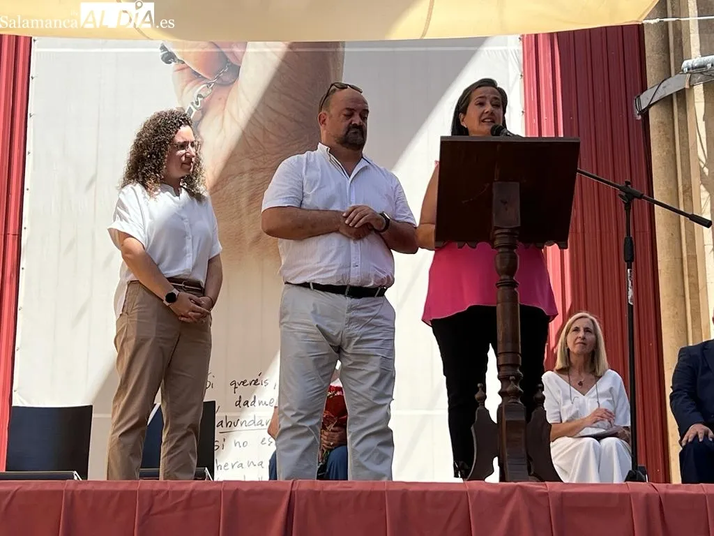 Foto 4 - Eladio Bri&ntilde;&oacute;n y Mario Vercher reciben los t&iacute;tulos de 'hijo predilecto' e 'hijo adoptivo' de la villa ducal respectivamente