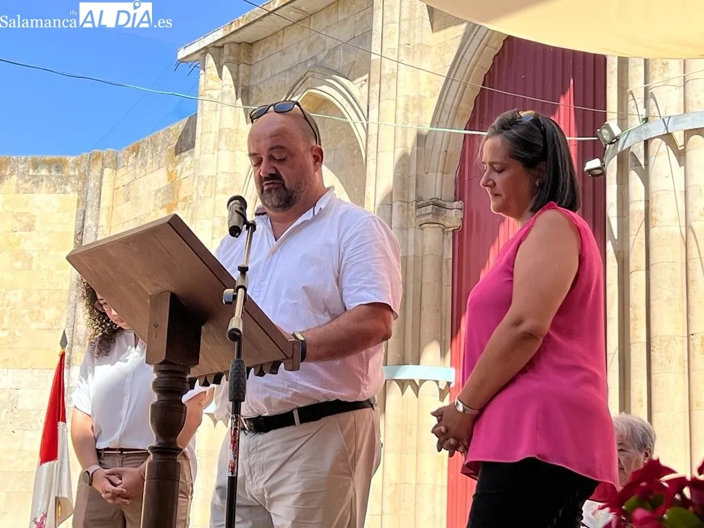 Foto 3 - Eladio Bri&ntilde;&oacute;n y Mario Vercher reciben los t&iacute;tulos de 'hijo predilecto' e 'hijo adoptivo' de la villa ducal respectivamente