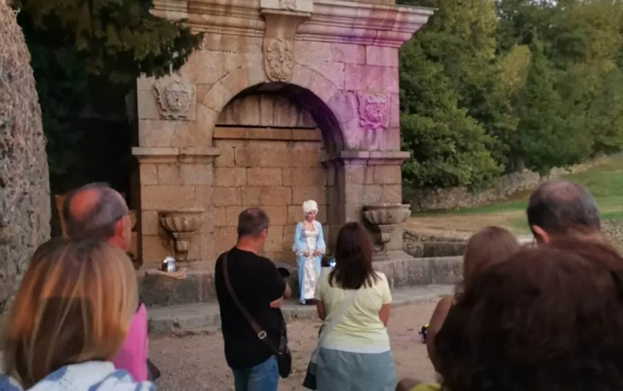Foto 4 - Los Malditos arrasan en su llegada a B&eacute;jar