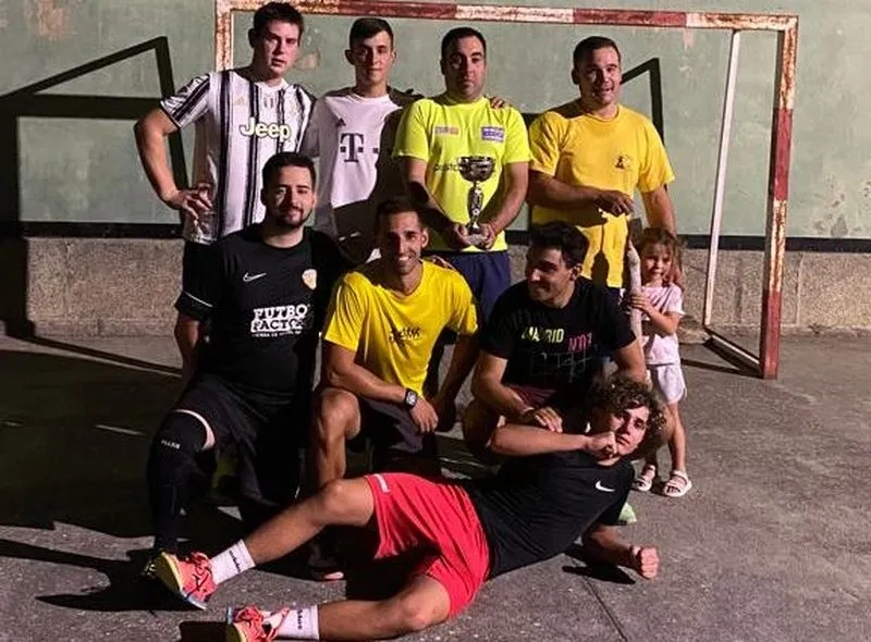 Euipos participantes en el torneo de fútbol sala celebrado ayer lunes