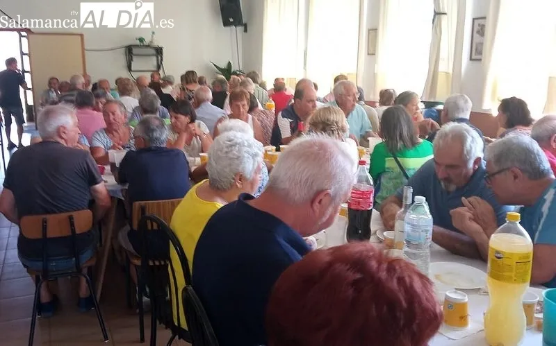 Fiesta de la Asociación de Mayores San juan Bautista de Cabeza de Framontanos / JOSE ANTONIO MARTÍN GARCÍA