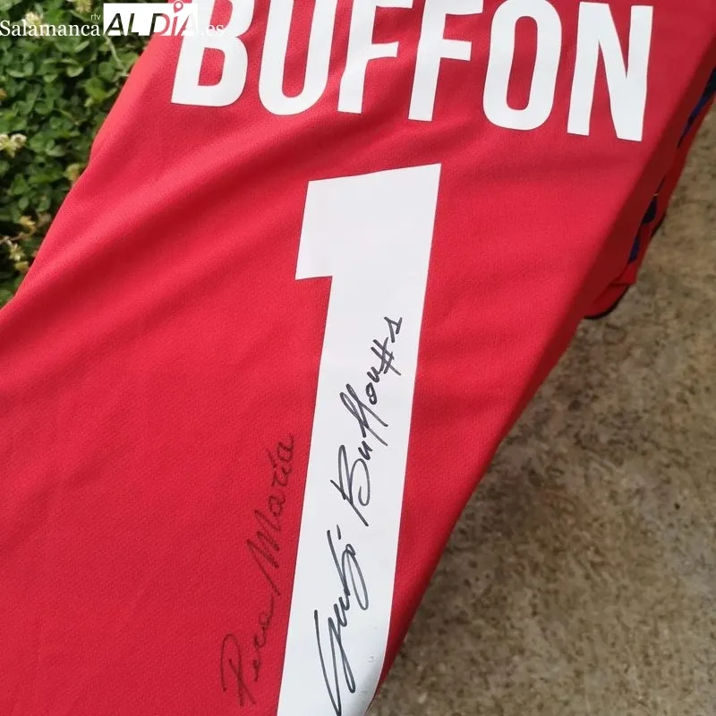 M4RÍA, con la camiseta de Buffon