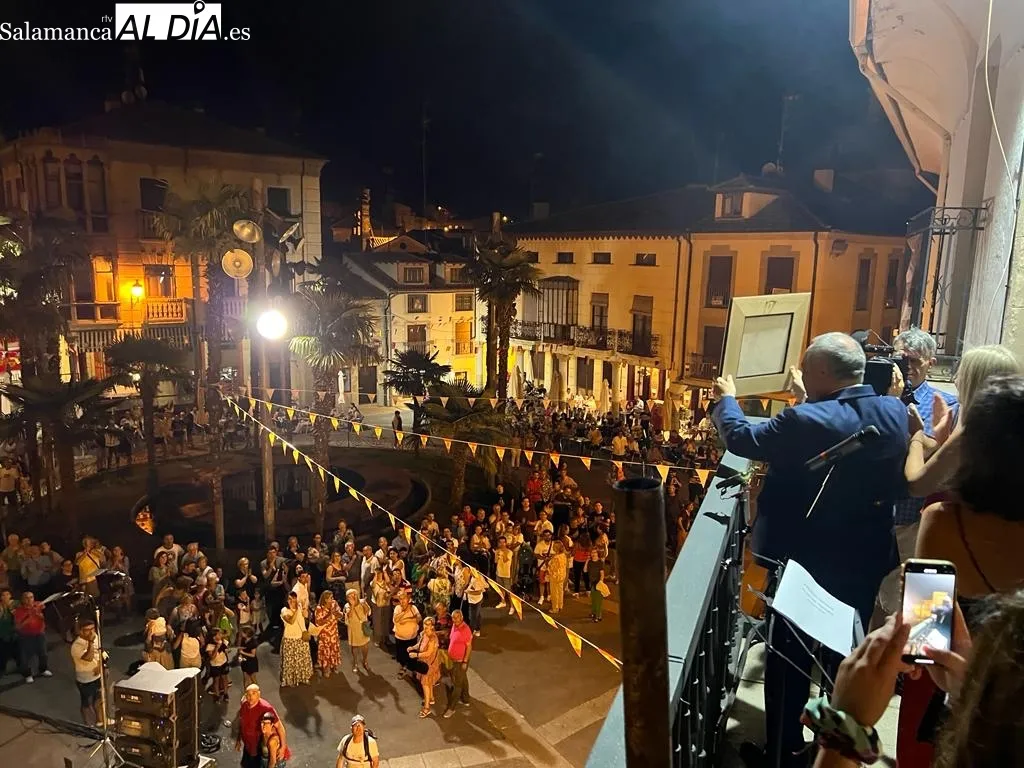 Foto 11 - "Siempre al final del camino, por corto o largo que sea, estar&aacute; Alba, vuestra patria chica, vuestro origen, la ra&iacute;z de vuestras vidas"
