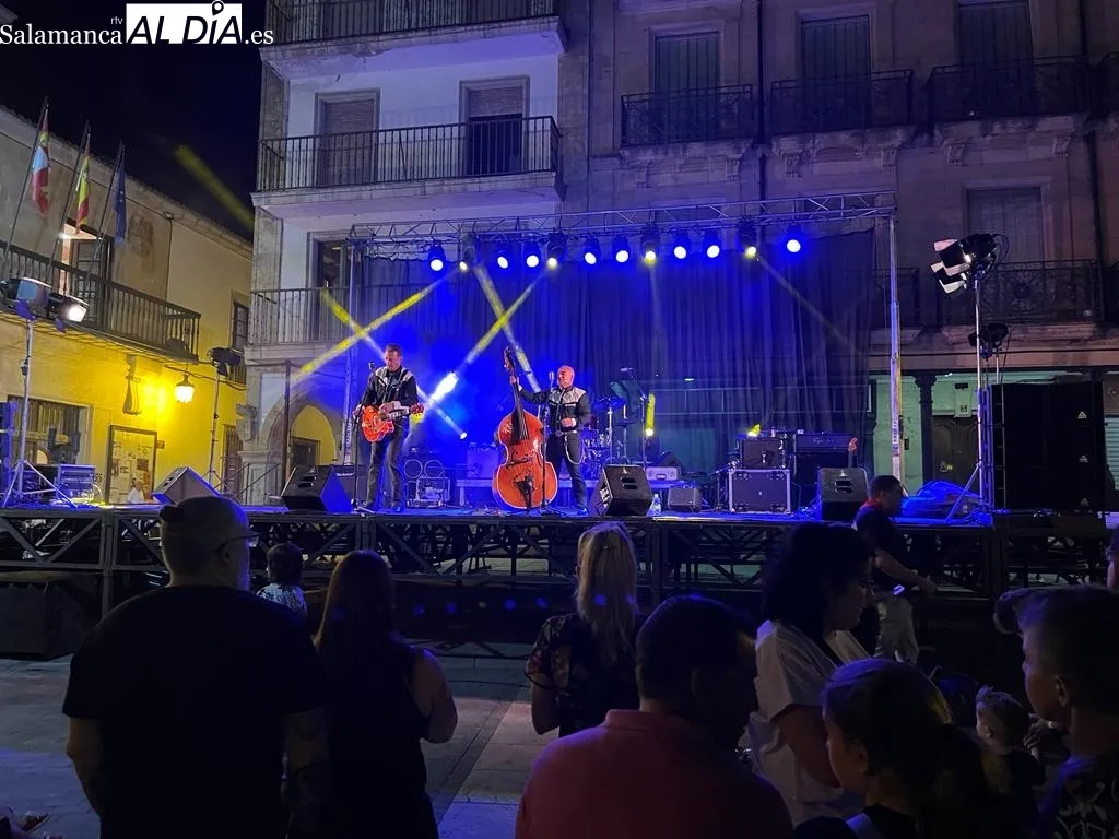 Foto 3 - El rock de Alba Fest hace bailar a Alba de Tormes