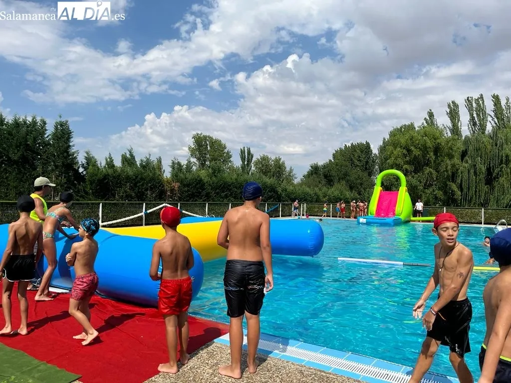 Foto 4 - Hinchables y juegos para la diversi&oacute;n de los m&aacute;s peque&ntilde;os en las piscinas municipales