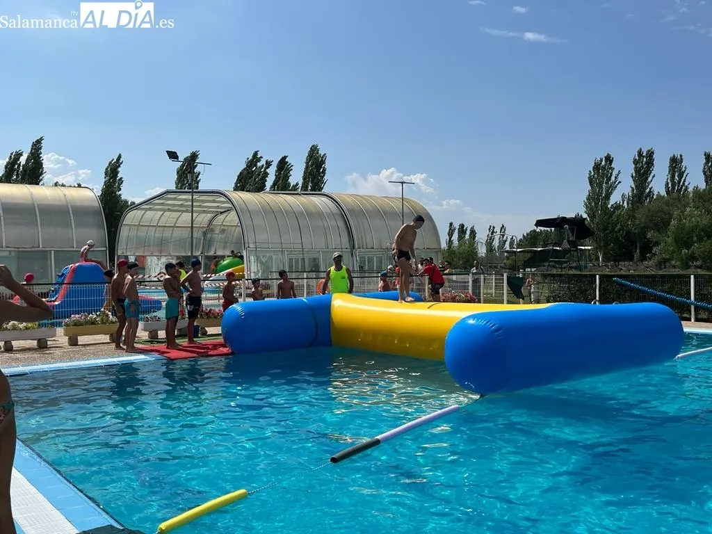 Foto 3 - Hinchables y juegos para la diversi&oacute;n de los m&aacute;s peque&ntilde;os en las piscinas municipales