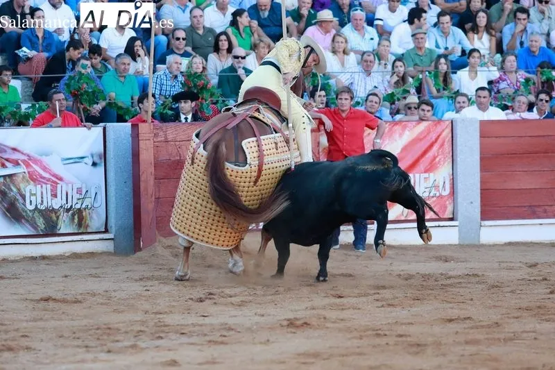 Foto 14 - Dos orejas y el silencio para Diosleguarde en Guijuelo