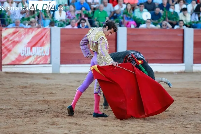 Foto 13 - Dos orejas y el silencio para Diosleguarde en Guijuelo
