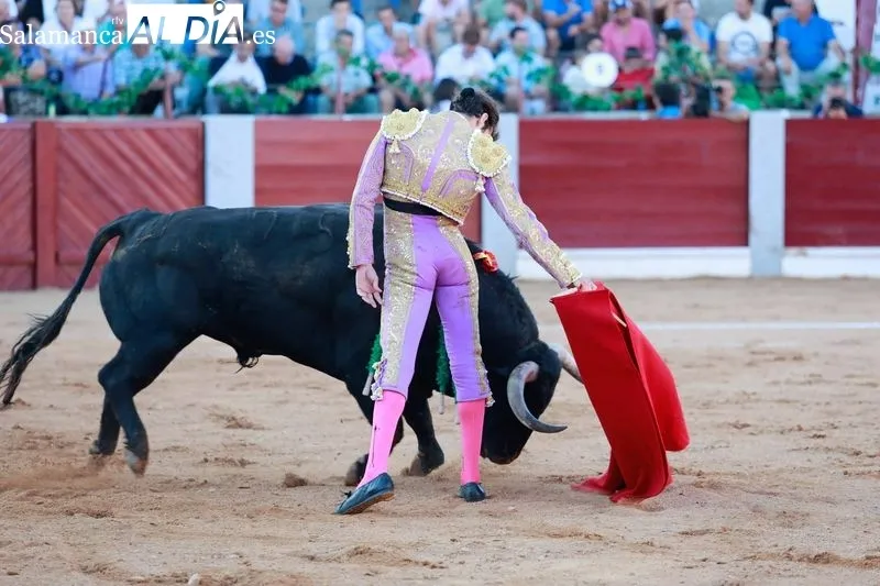 Foto 10 - Dos orejas y el silencio para Diosleguarde en Guijuelo
