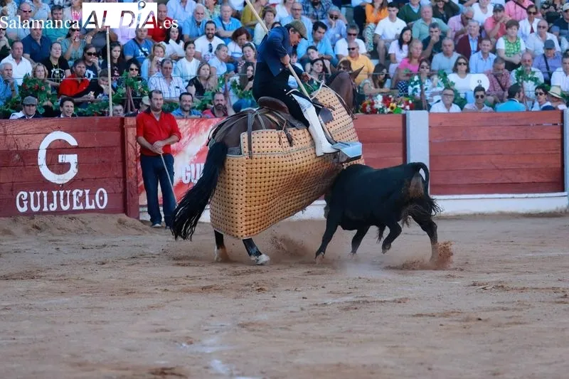 Foto 18 - Porritas de Guijuelo y Jes&uacute;s Iglesias salen a hombros de Guijuelo en una tarde con la presencia de Jesul&iacute;n de Ubrique