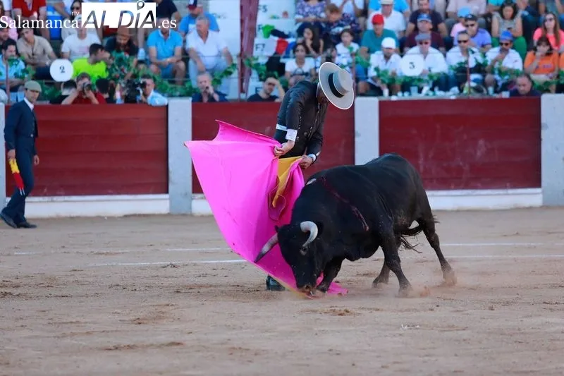 Foto 17 - Porritas de Guijuelo y Jes&uacute;s Iglesias salen a hombros de Guijuelo en una tarde con la presencia de Jesul&iacute;n de Ubrique