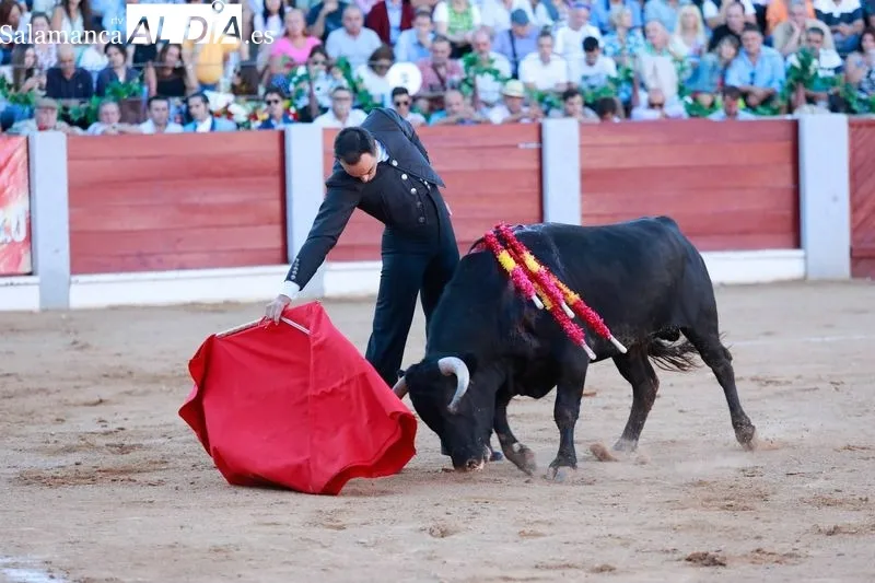 Foto 15 - Porritas de Guijuelo y Jes&uacute;s Iglesias salen a hombros de Guijuelo en una tarde con la presencia de Jesul&iacute;n de Ubrique