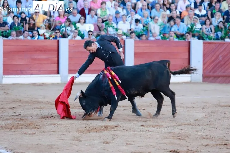 Foto 14 - Porritas de Guijuelo y Jes&uacute;s Iglesias salen a hombros de Guijuelo en una tarde con la presencia de Jesul&iacute;n de Ubrique