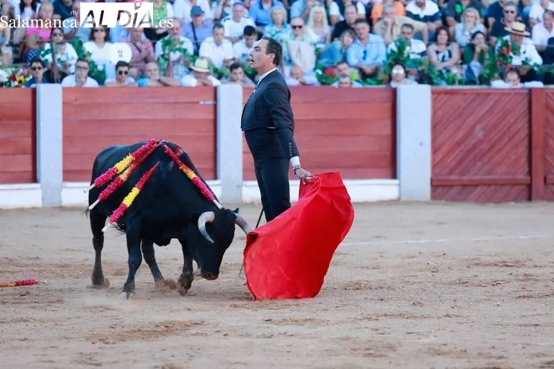 Foto 13 - Porritas de Guijuelo y Jes&uacute;s Iglesias salen a hombros de Guijuelo en una tarde con la presencia de Jesul&iacute;n de Ubrique