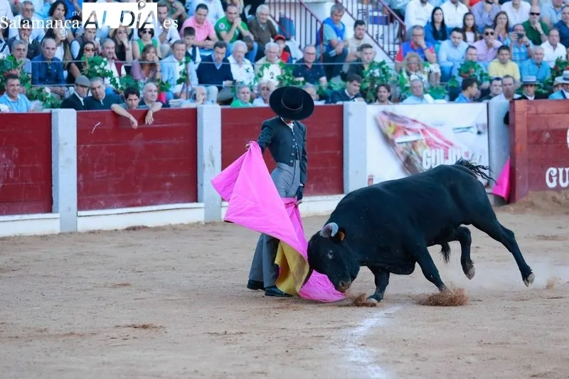 Foto 11 - Porritas de Guijuelo y Jes&uacute;s Iglesias salen a hombros de Guijuelo en una tarde con la presencia de Jesul&iacute;n de Ubrique