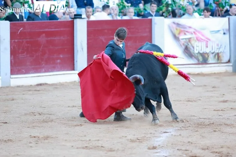 Foto 8 - Porritas de Guijuelo y Jes&uacute;s Iglesias salen a hombros de Guijuelo en una tarde con la presencia de Jesul&iacute;n de Ubrique