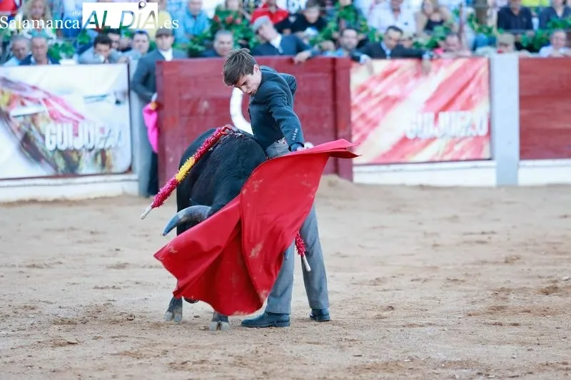 Foto 6 - Porritas de Guijuelo y Jes&uacute;s Iglesias salen a hombros de Guijuelo en una tarde con la presencia de Jesul&iacute;n de Ubrique